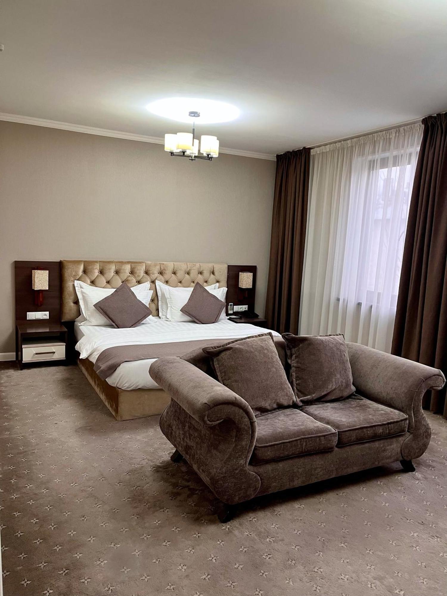 Hotel Fn Shymkent Exterior foto